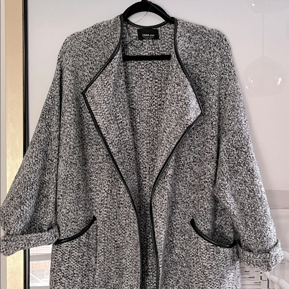 Zara Women's Textured Black and Gray Sweater Coat